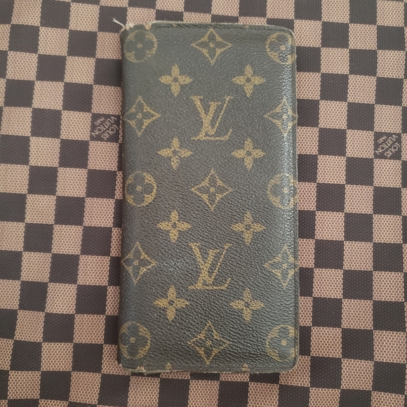 Louis Vuitton Handbags - Louis Vuitton Brazza Wallet